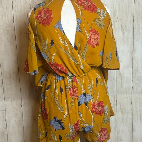 Japna: Size Small: Cold Shoulder Floral Romper - Picture 6 of 8